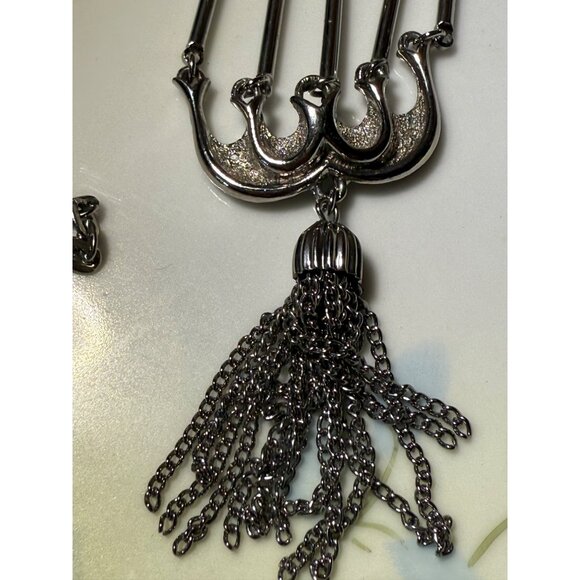 Vintage 70's Articulated Silver tone Tassel Pendant Necklace - Picture 4 of 10